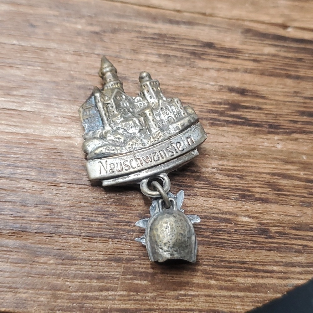 B835 nausechwanstein sterling brooch antique collectible